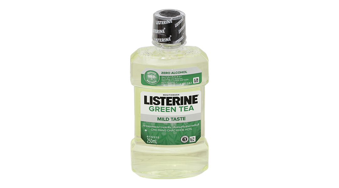 Nước súc miệng Listerine Natural Green Tea không cay ngừa mảng bám chai 250ml